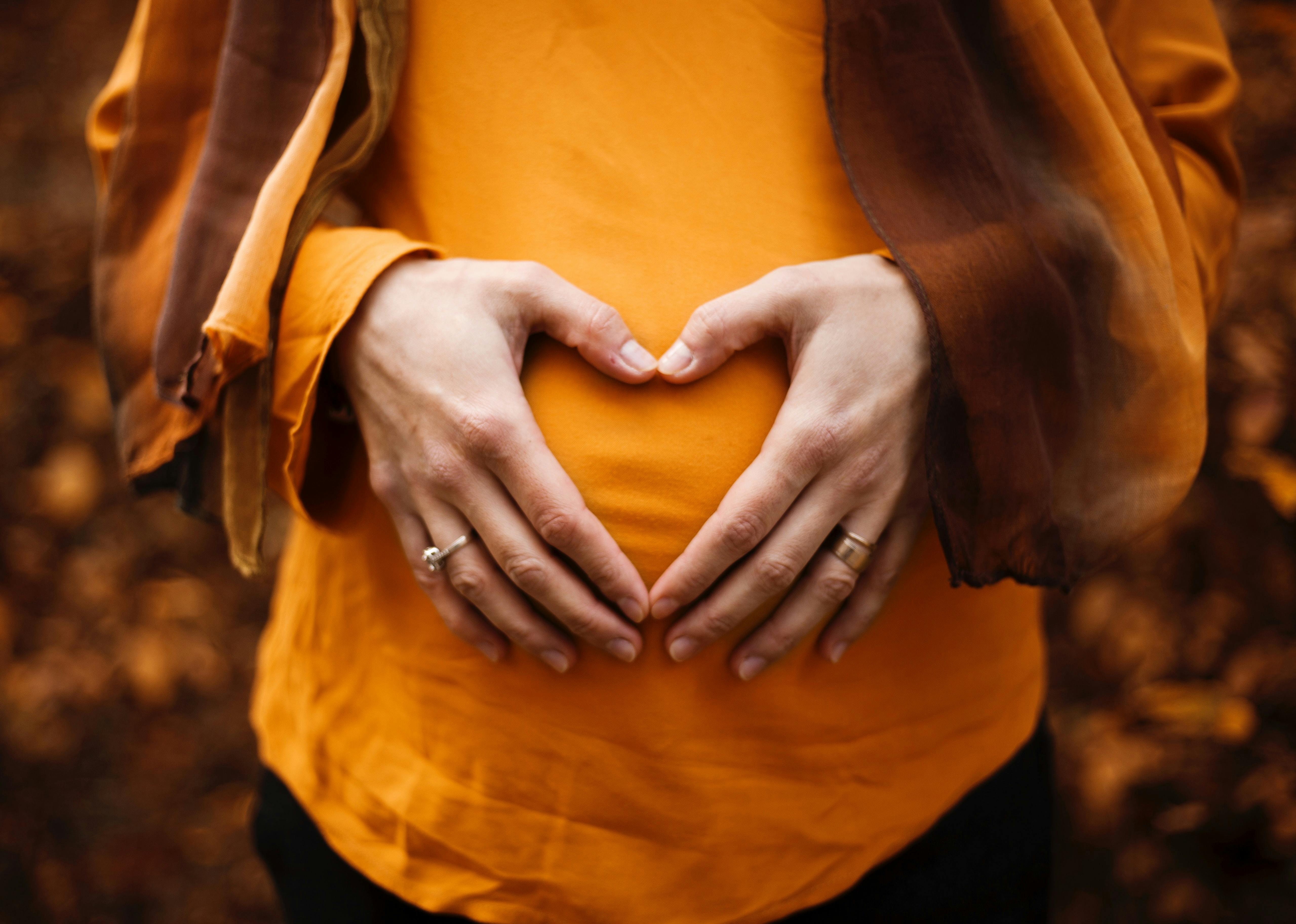 Séance photo de grossesse en automne : nos conseils